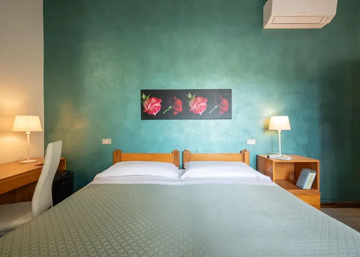 Hotel Parco Dei Pini - 100Mt Dal Mare
