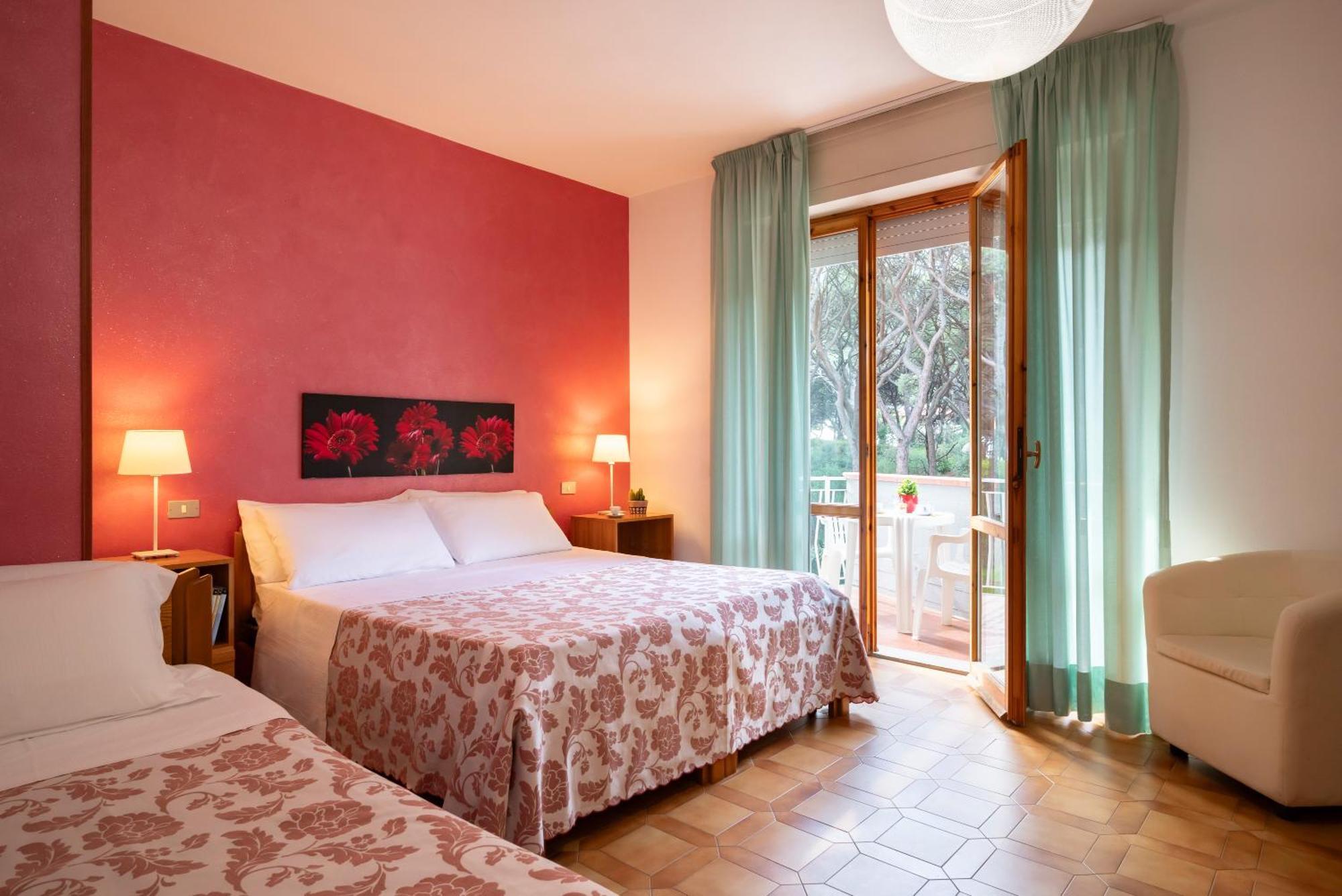 Parco Dei Pini - 100mt Dal Mare Hotel 3*