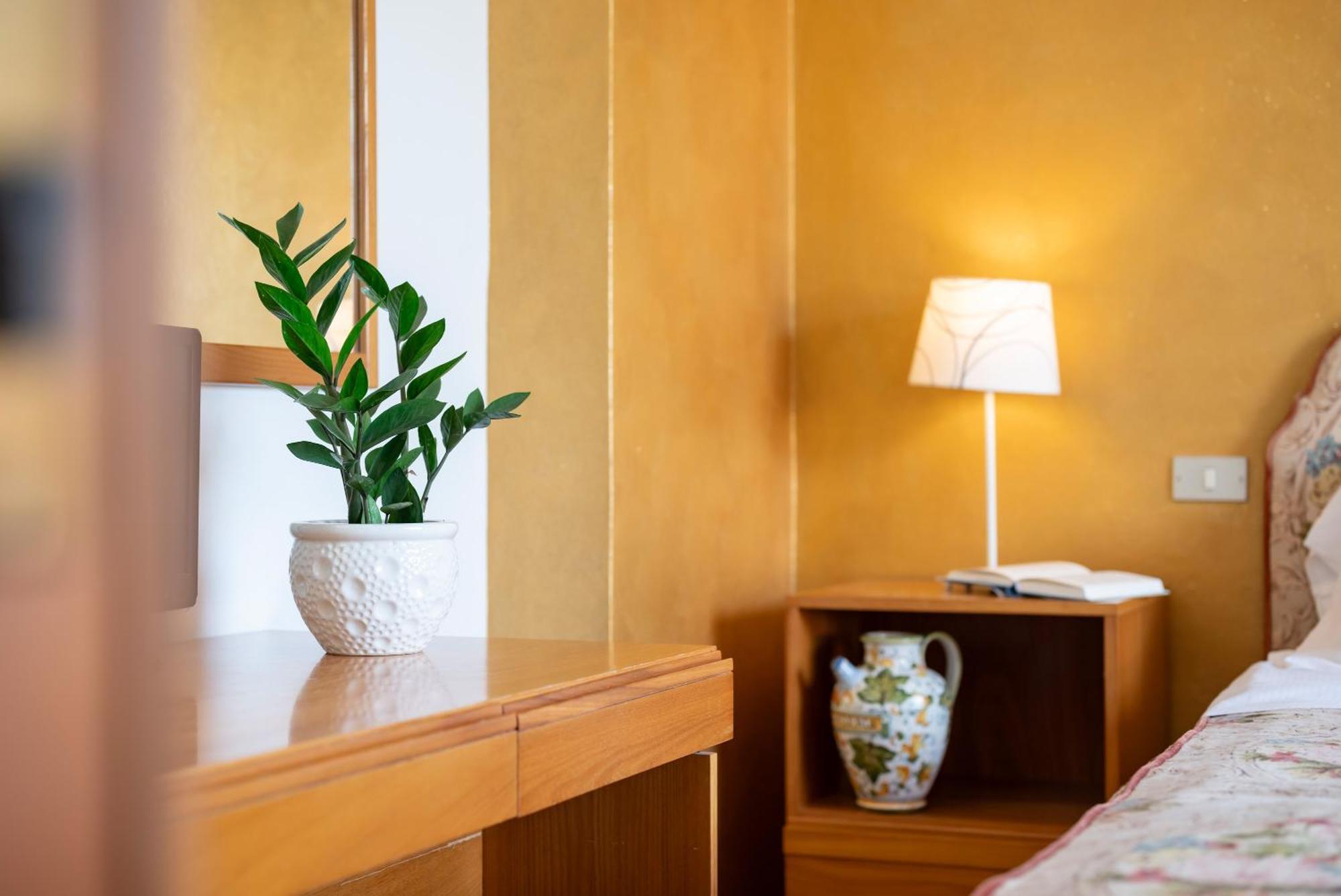 Hotel Parco Dei Pini - 100mt Dal Mare