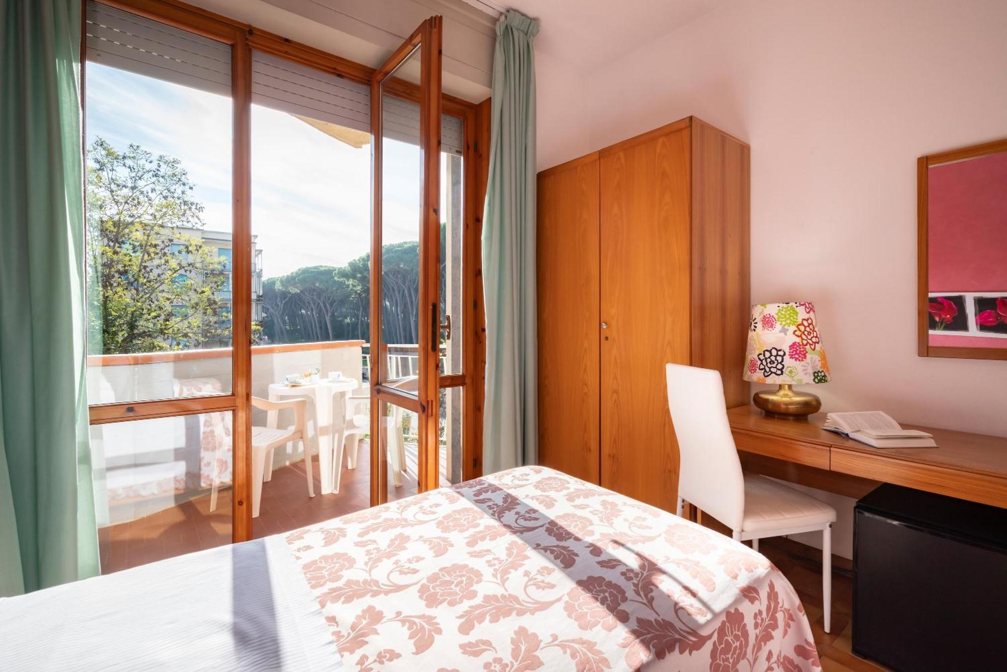 Hotel Parco Dei Pini - 100mt Dal Mare Follonica