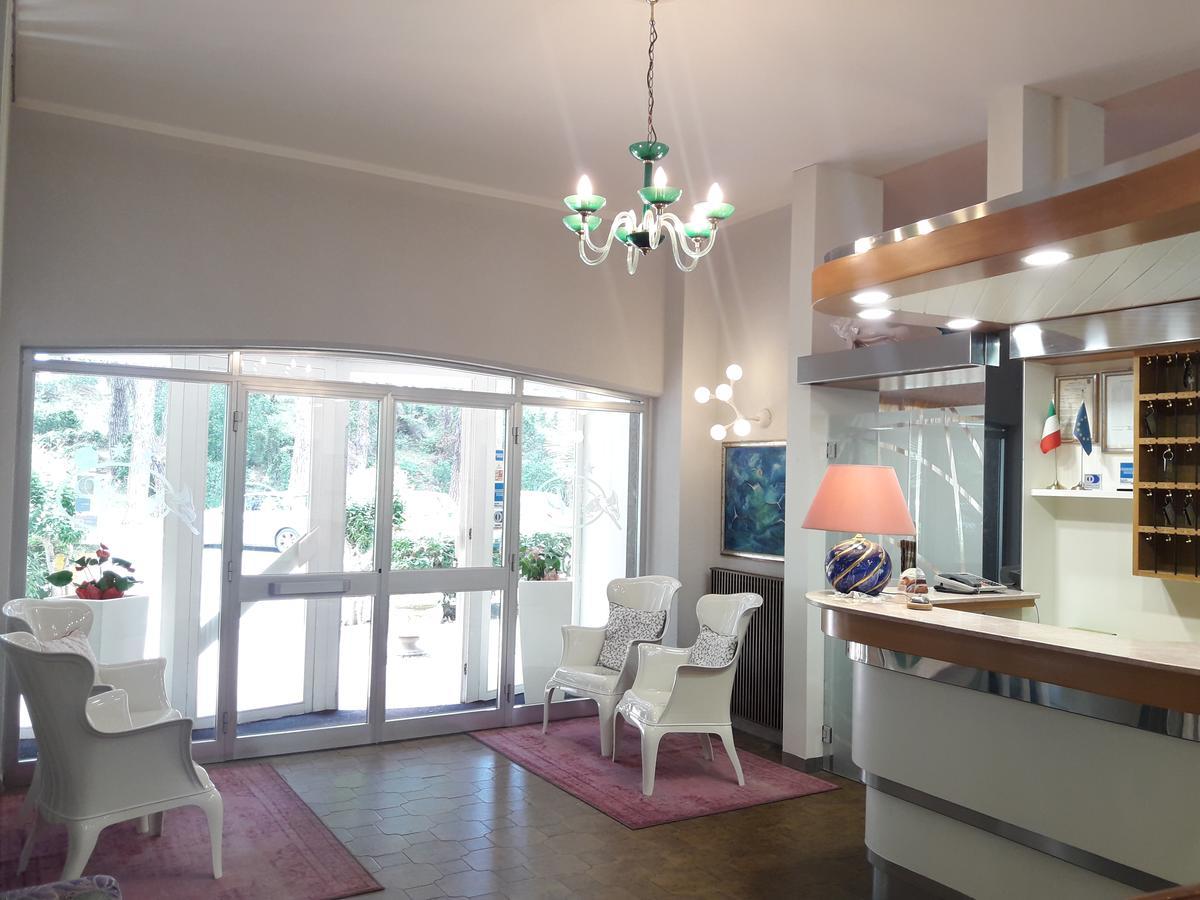 Parco Dei Pini - 100mt Dal Mare Hotel